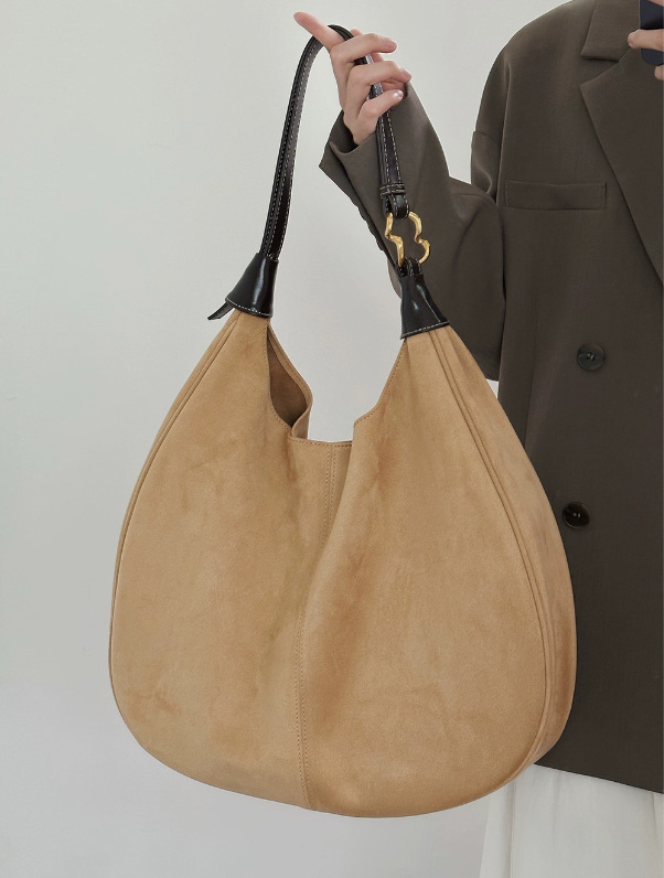 Special-interest Design High-grade Large-capacity Velvet Shoulder Bag - Image 4