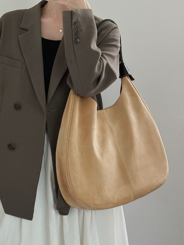 Special-interest Design High-grade Large-capacity Velvet Shoulder Bag - Image 3